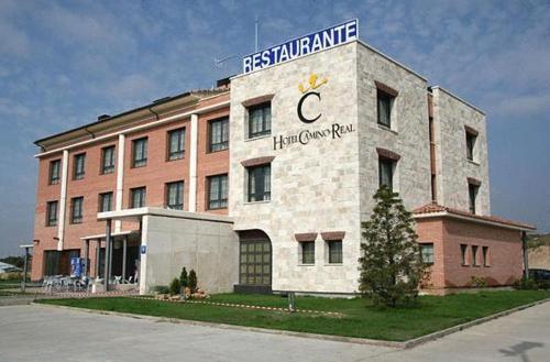 Hotel Camino Real Dueñas Exteriör bild