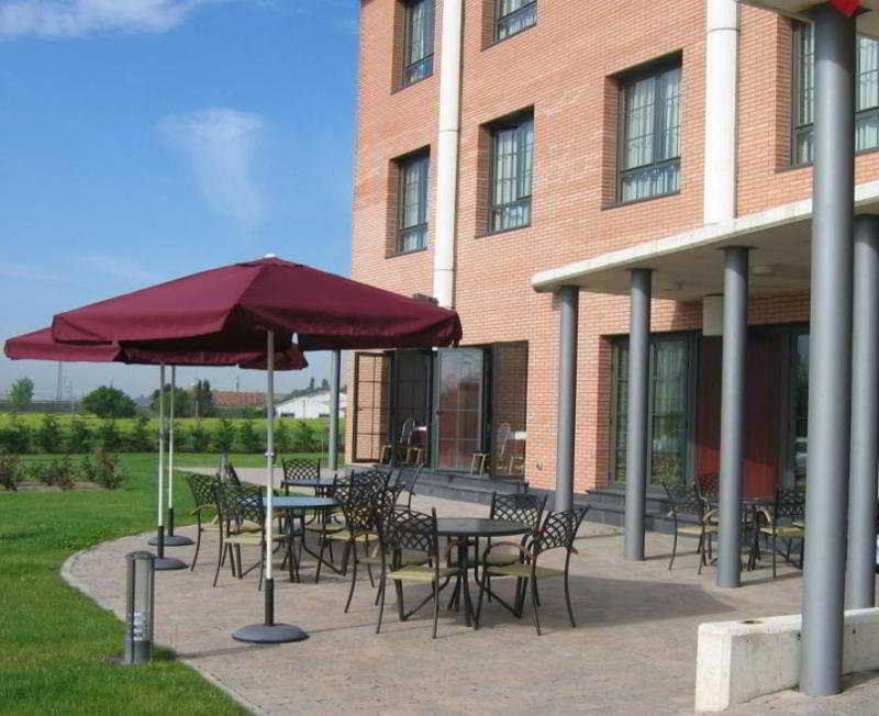 Hotel Camino Real Dueñas Exteriör bild